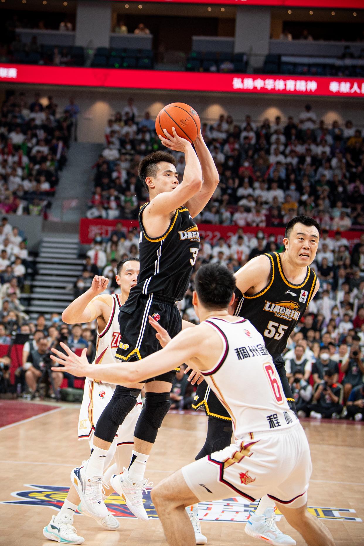 广东队客场击败浙江,保持不败 广东队客场击败浙江,保持不败