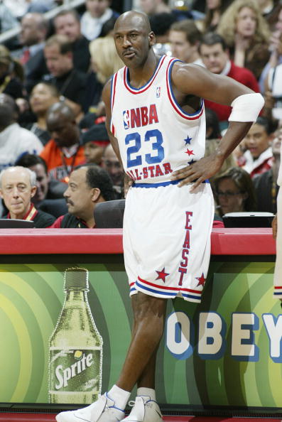 体育赛事直播-包含超级英雄纷纷登场，NBA全明星赛场激情四射的词条