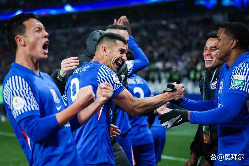 恒大主场4比1击败申花,取得中超联赛连胜 恒大主场4比1击败申花,取得中超联赛连胜