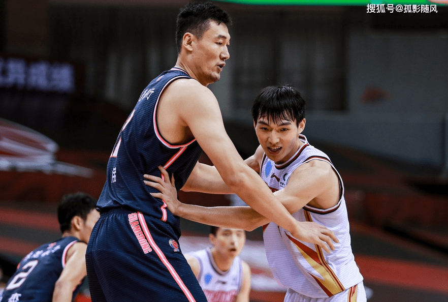 熊猫体育平台-强队连胜，谁能挑战其霸主地位