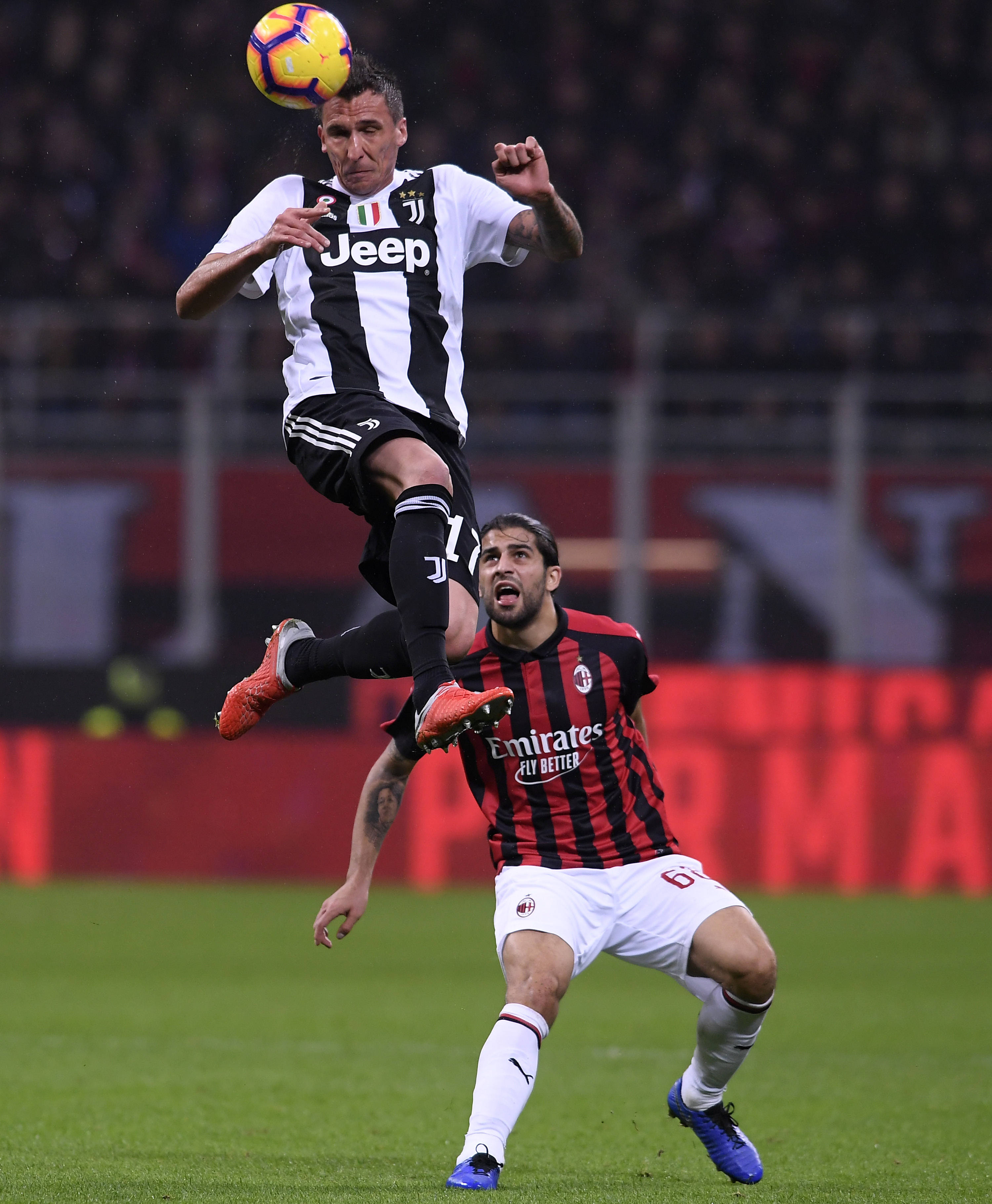 AC米兰主场击败对手，稳定领先位置牢固榜首