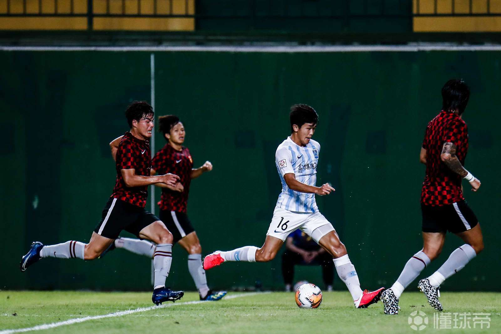 广州富力主场战胜河北华夏队,豪取三分 广州富力主场战胜河北华夏队,豪取三分