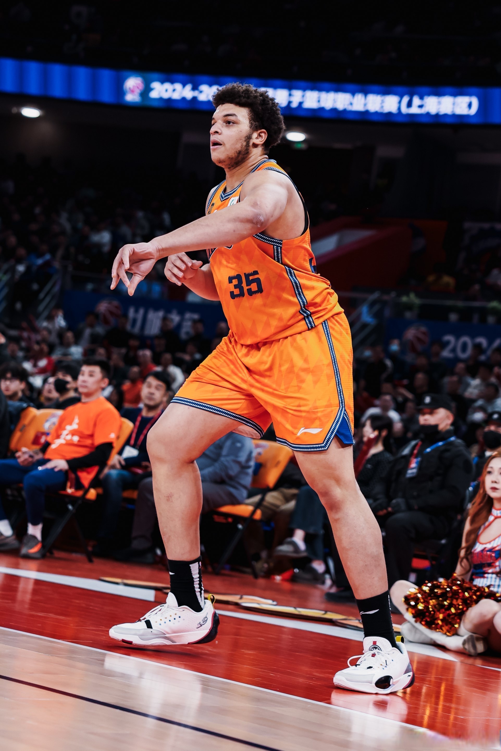 河南男篮在主场战胜深圳,实现连胜 河南男篮在主场战胜深圳,实现连胜