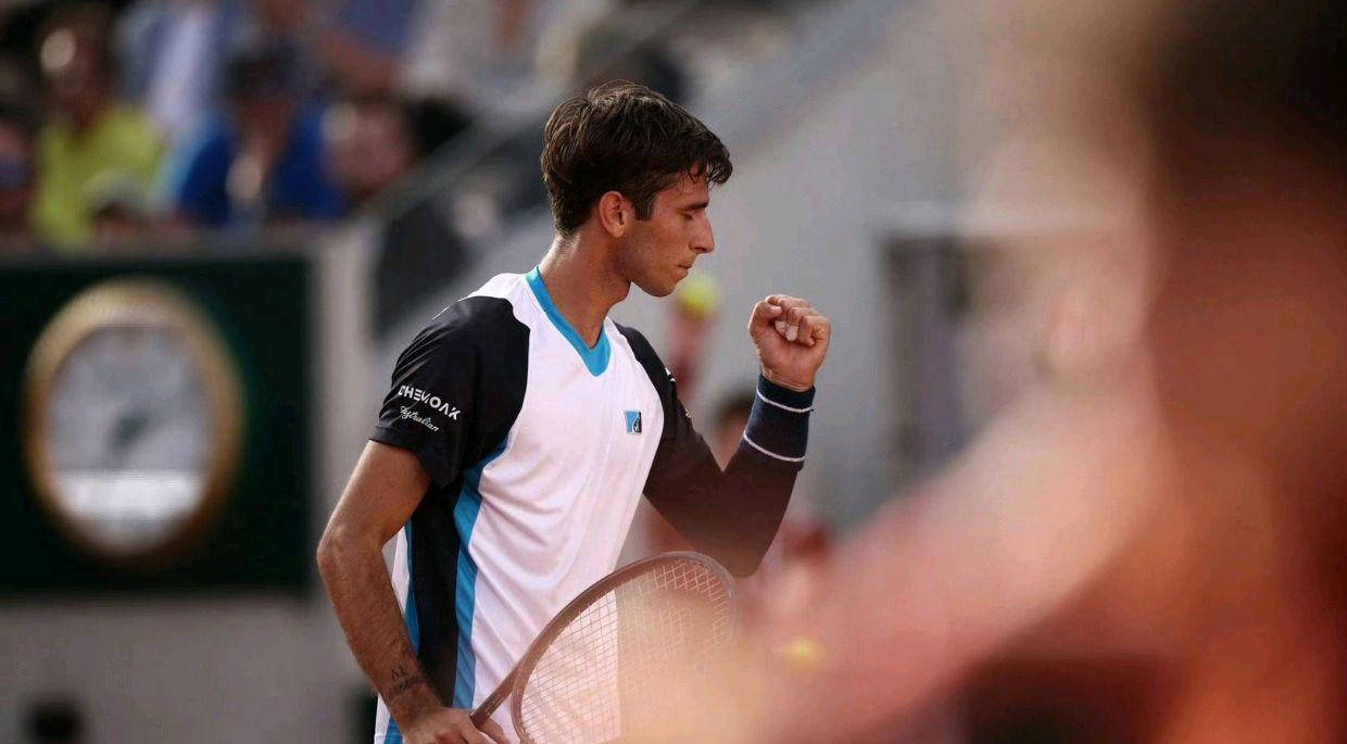 意大利网球队险胜英国网球队,西西帕斯完成帽子戏法 意大利网球队险胜英国网球队,西西帕斯完成帽子戏法